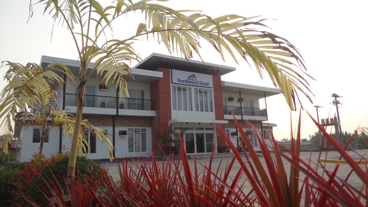 Northwood Hotel Alaminos Esterno foto