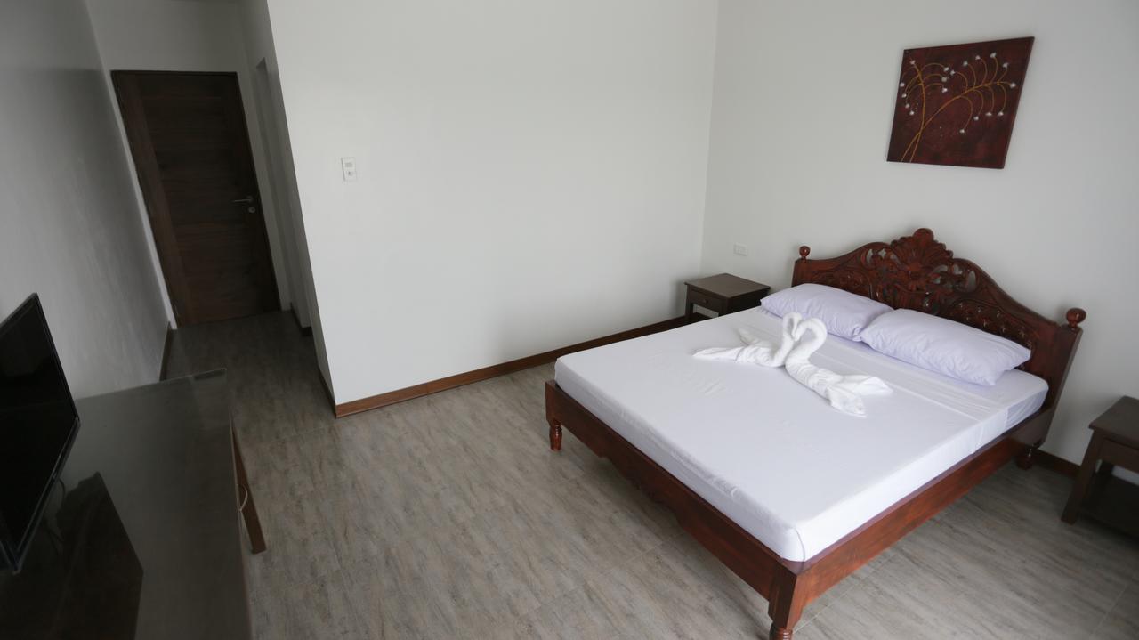 Northwood Hotel Alaminos Esterno foto